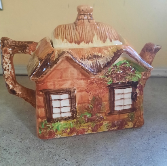 Ye Olde Cottage Vintage Teapot - Picture 2 of 4